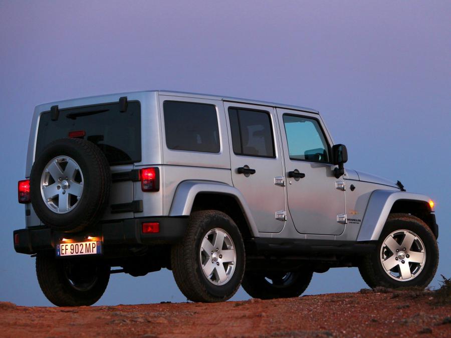  Jeep Wrangler Sahara Unlimited 2011 года  (EU) (фото 27 из 30)